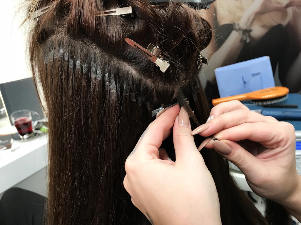 Haarverlängerung und Extensions perfekt in die Haare machen lassen